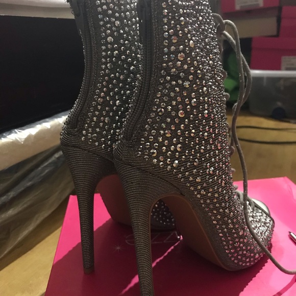 Shoes - Picture 3 of 4